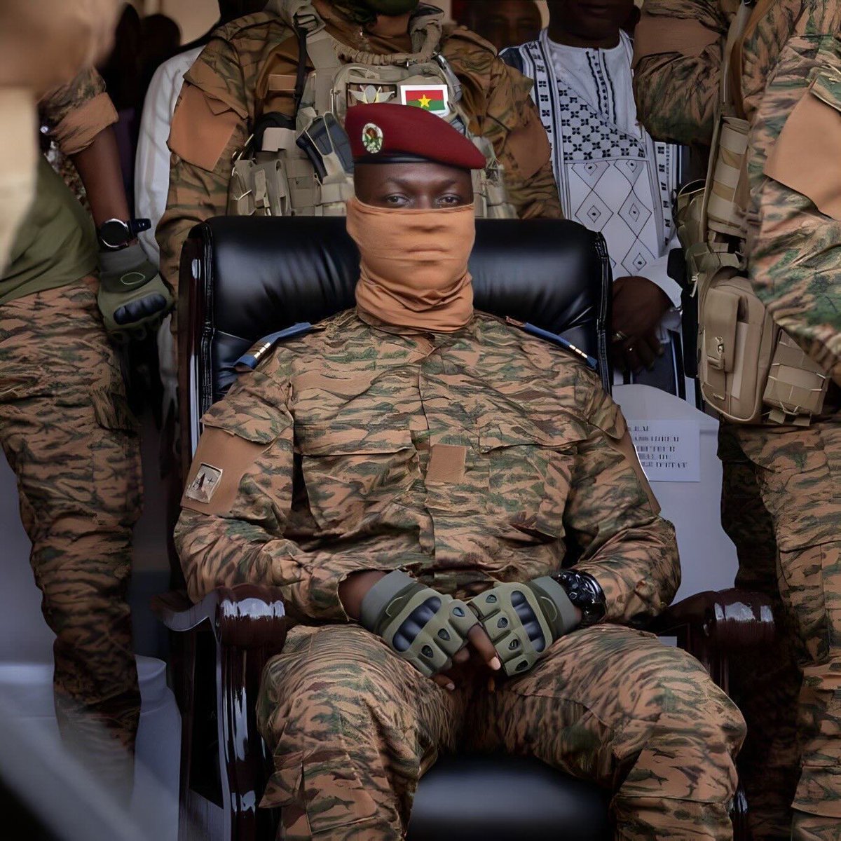 Tüm gözlerin çevrildiği bu gelişmede, Batı Modeli Demokrasiye Sert Eleştiri