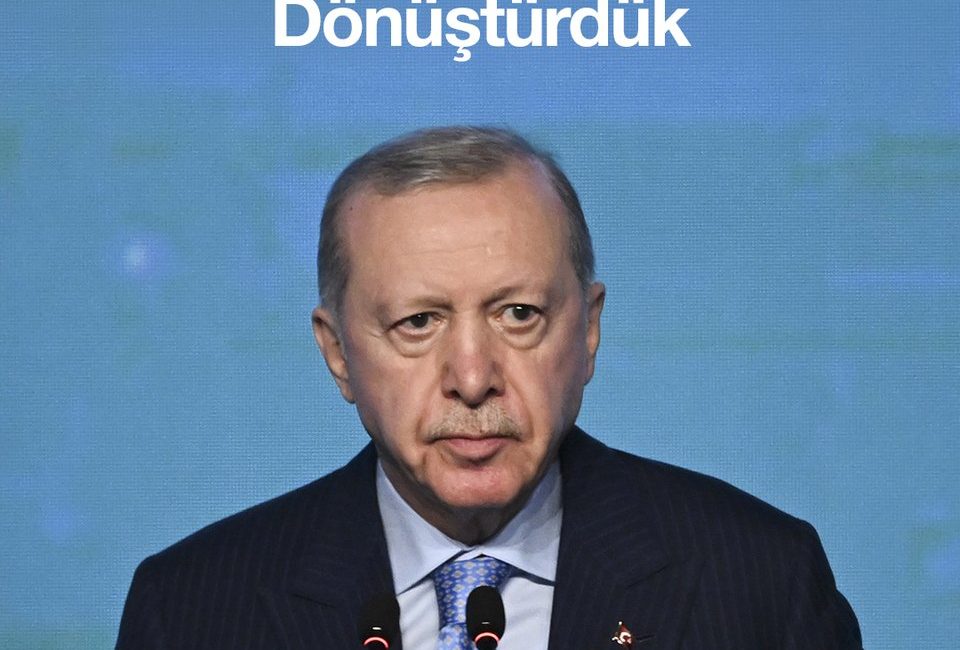 Erdoğan: Ana muhalefete kulak versek savunma sanayiinde bu noktaya gelemezdik Kamuoyunda büyük yankı uyandıran bu haberde, Türkiye Cumhurbaşkanı Recep Tayyip