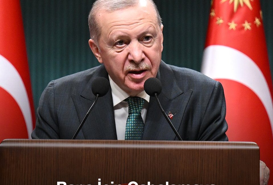 Erdoğan’dan “Barışı Dinamitleyenlere” Uyarı: “Yarın Onlar da Hukuka Muhtac Olacak” Gündeme gelen son gelişmelere göre, Siyasi Arenada Dikkat Çeken Uyarı