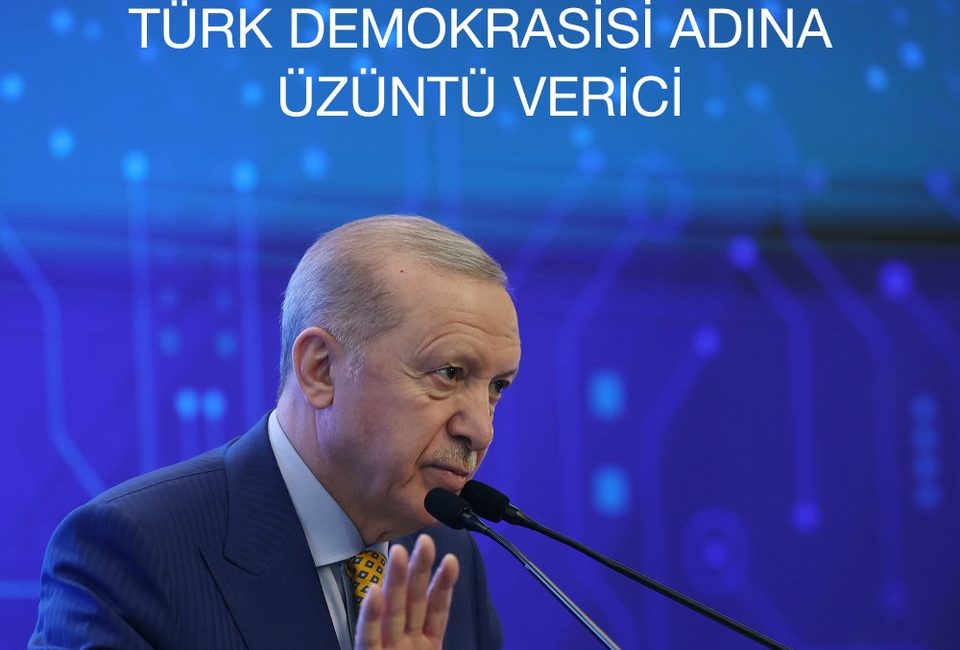 Merakla takip edilen bu gelişmede, Erdoğan: “CHP Yolsuzluklarla Meşgul Olsun”