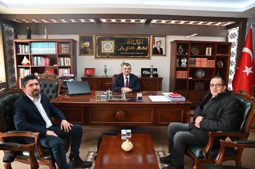 Eskişehir Olay Gazetesi’nden Emirdağ Belediye Başkanı’na Ziyaret Merakla takip edilen bu gelişmede, Gözden kaçırmayınEmirdağ’da Gönül Belediyeciliği: Aşevi