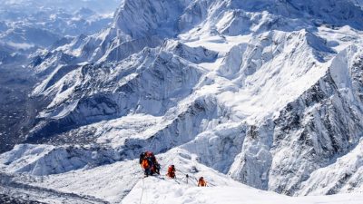 Yapılan açıklamalar doğrultusunda, Nepal polisinin yürüttüğü kapsamlı soruşturma, Everest Dağı