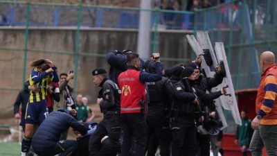 Gündeme gelen son gelişmelere göre, Maç sırasında tribünden skandal saldırı