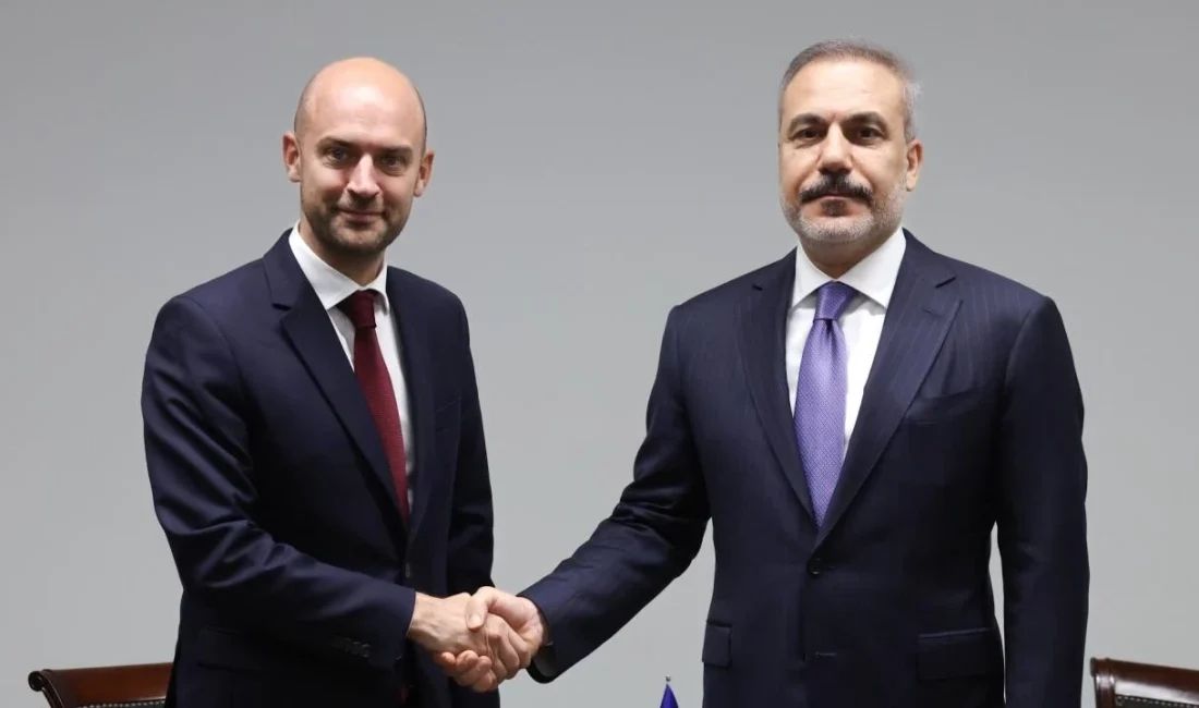 Fidan ile Barrot Arasında Telefon Müzakeresi Merakla takip edilen bu gelişmede, Dışişleri Bakanı Hakan Fidan, Fransa