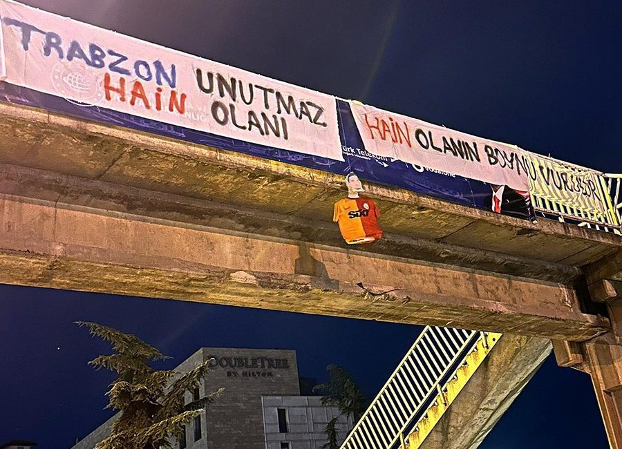 Tüm gözlerin çevrildiği bu gelişmede, Üst Geçitte Dikkat Çeken Görüntü