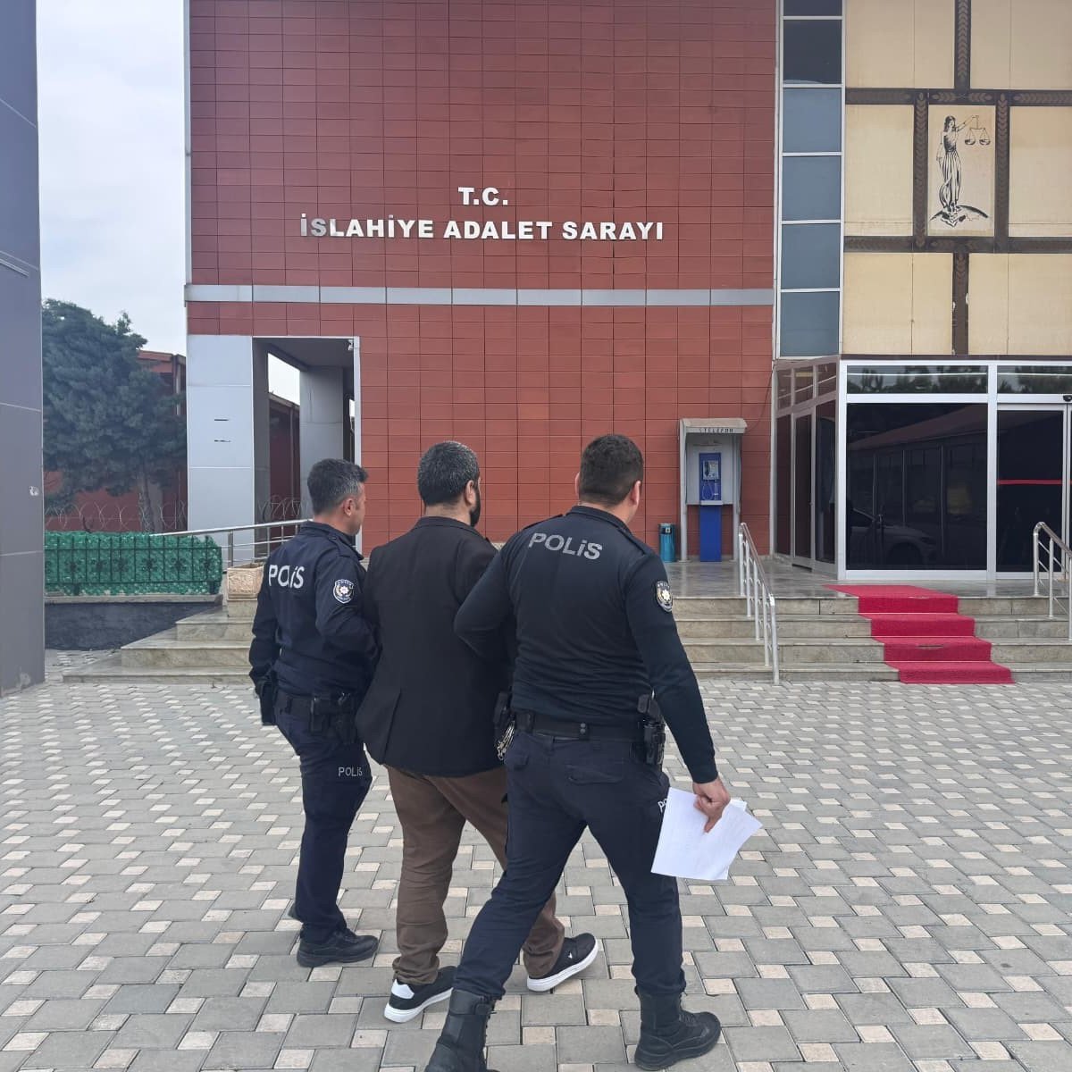 Kamuoyunu yakından ilgilendiren bu haberde, Sosyal Medya Paylaşımı Tutuklama Getirdi