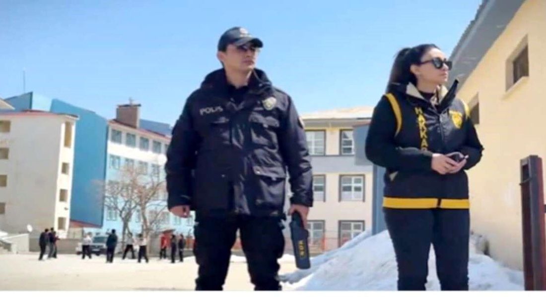 Yapılan açıklamalar doğrultusunda, Hakkari İl Emniyet Müdürlüğü, öğrencilerin güvenliği için