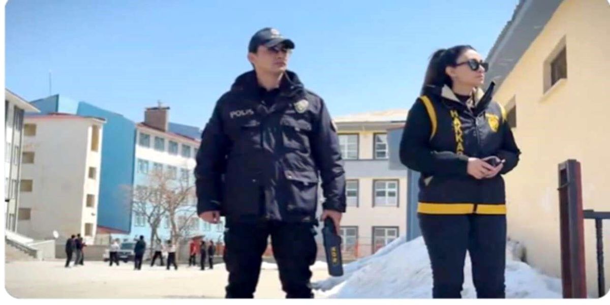 Yapılan açıklamalar doğrultusunda, Hakkari İl Emniyet Müdürlüğü, öğrencilerin güvenliği için