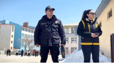 Tüm gözlerin çevrildiği bu gelişmede, Hakkari İl Emniyet Müdürlüğü, öğrencilerin