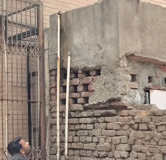 Hindistan’da Maymun Çaldığı Telefonu Yiyecek Karşılığında Sahibine İade Etti Kamuoyunda büyük yankı uyandıran bu haberde, Yiyecek Karşılığında Yapılan Takas