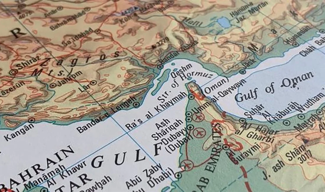 Hürmüz Boğazı Bunalımi: Petrol Tankerleri Rotasını Değiştirdi Yapılan açıklamalar doğrultusunda, Hürmüz Boğazı’nda Navigasyon Krizi: Tankerler Geri Döndü