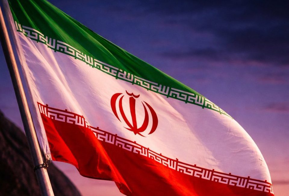 İran’dan ‘Tam Güçle Karşılık’ Uyarısı: Ellerimiz Tetikte Son dakika bilgilerine göre, İran’dan Sert Askeri Uyarı: “Tam Güçle