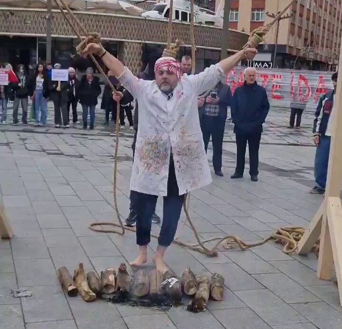 İsrail’in İdam Yasasına Akademisyenden Protesto: “Filistin Halkına Yönelik Bir Tehdit” Gündeme gelen son gelişmelere göre, Akademisyen İsrail’in Tartışmalı İdam Yasasını