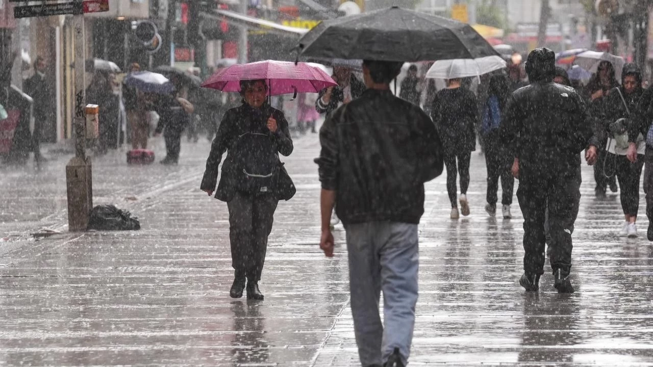 Merakla takip edilen bu gelişmede, İstanbul Valiliği, Meteoroloji Genel Müdürlüğü’nün