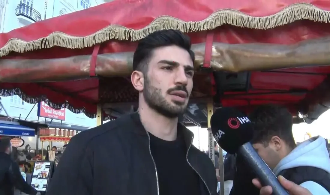 Karaköy’de Yakışıklı Kestaneci Turistlerin İlgi Odağı gündeme taşındı Yapılan açıklamalar doğrultusunda, Karaköy’de Sosyal Medya Fenomeni Fatih’teki tarihi Karaköy