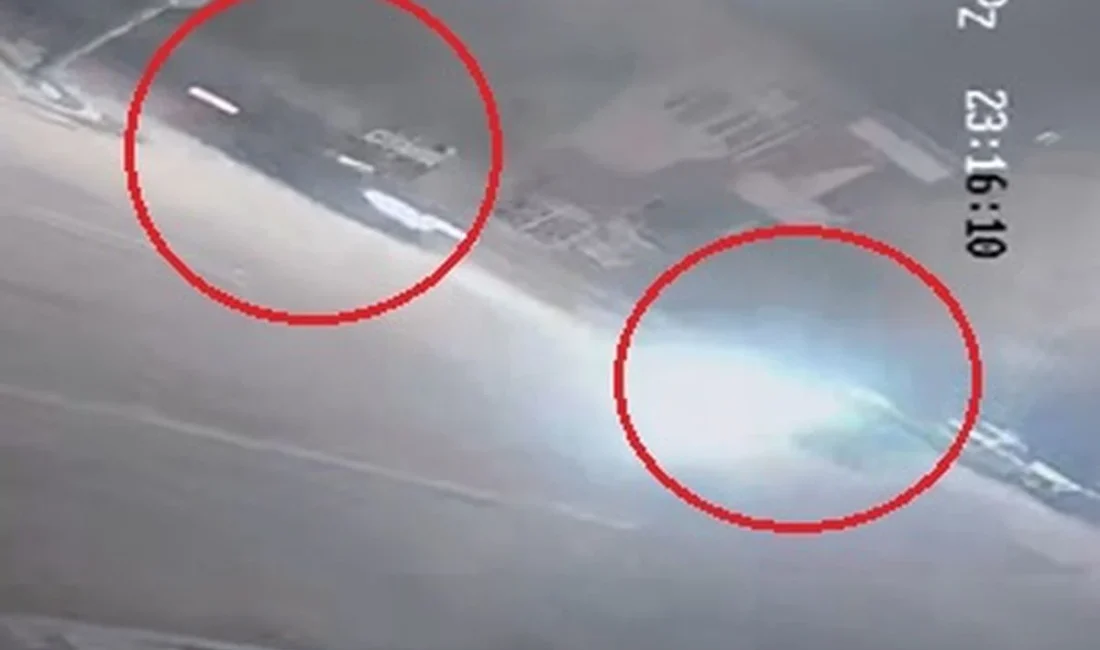 Kayseri’de Trafik Kazası: 5 Yaralı, Güvenlik Kamera Görüntüleri Gün yüzüne çıktı Gündeme gelen son gelişmelere göre, Kayseri’de Gece Saatlerinde Meydana Gelen