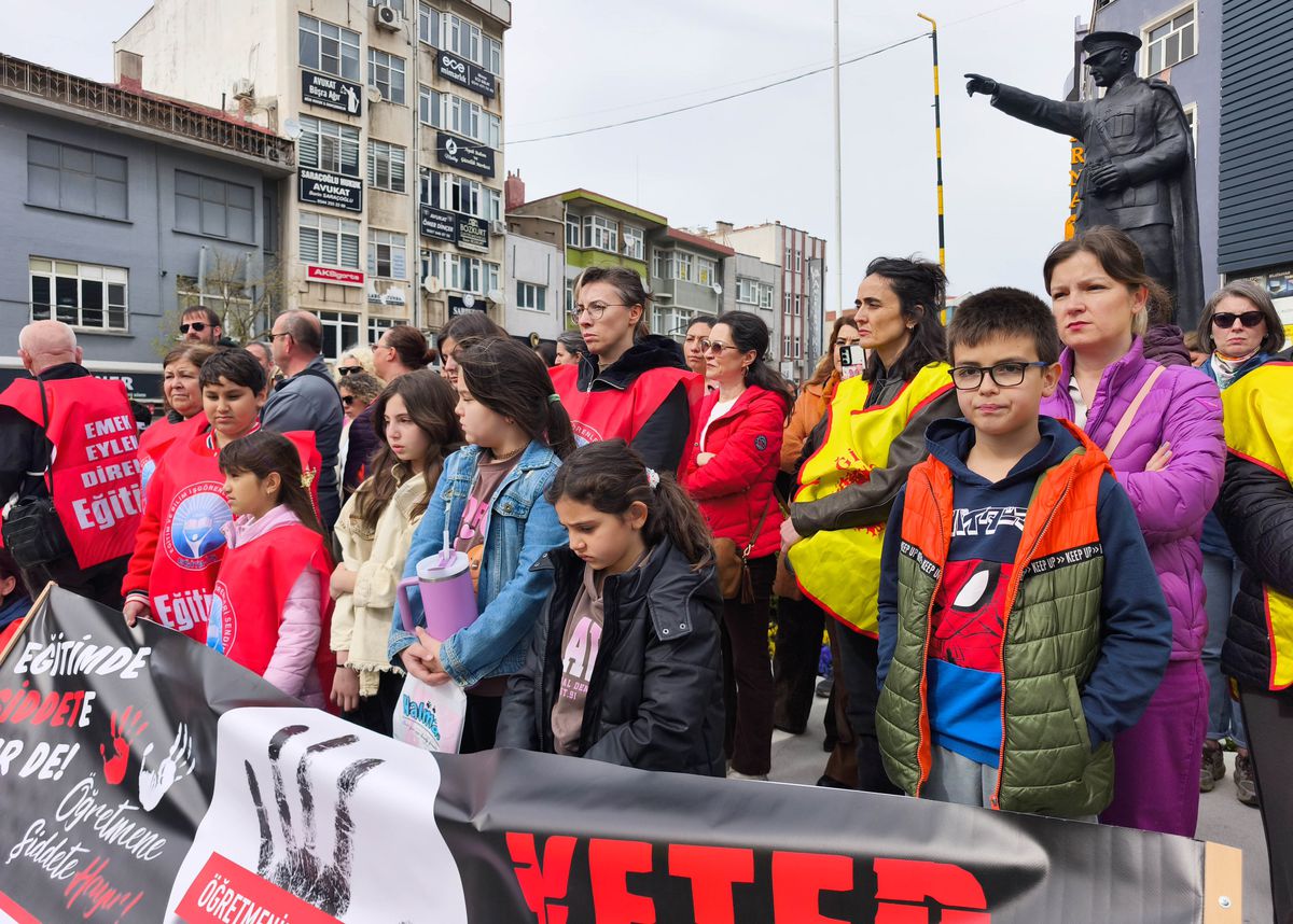 Kamuoyunu yakından ilgilendiren bu haberde, Keşan’da Eğitimcilerden Anlamlı Tepki Edirne’nin