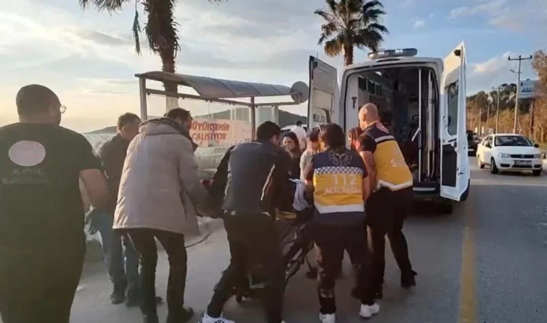 Kuşadası’nda Otomobil ile Motosiklet Çarpıştı: Motosiklet Durağa Daldı, 2 Yaralı Tüm gözlerin çevrildiği bu gelişmede, Son olarak Aydın’ın Kuşadası ilçesinde,