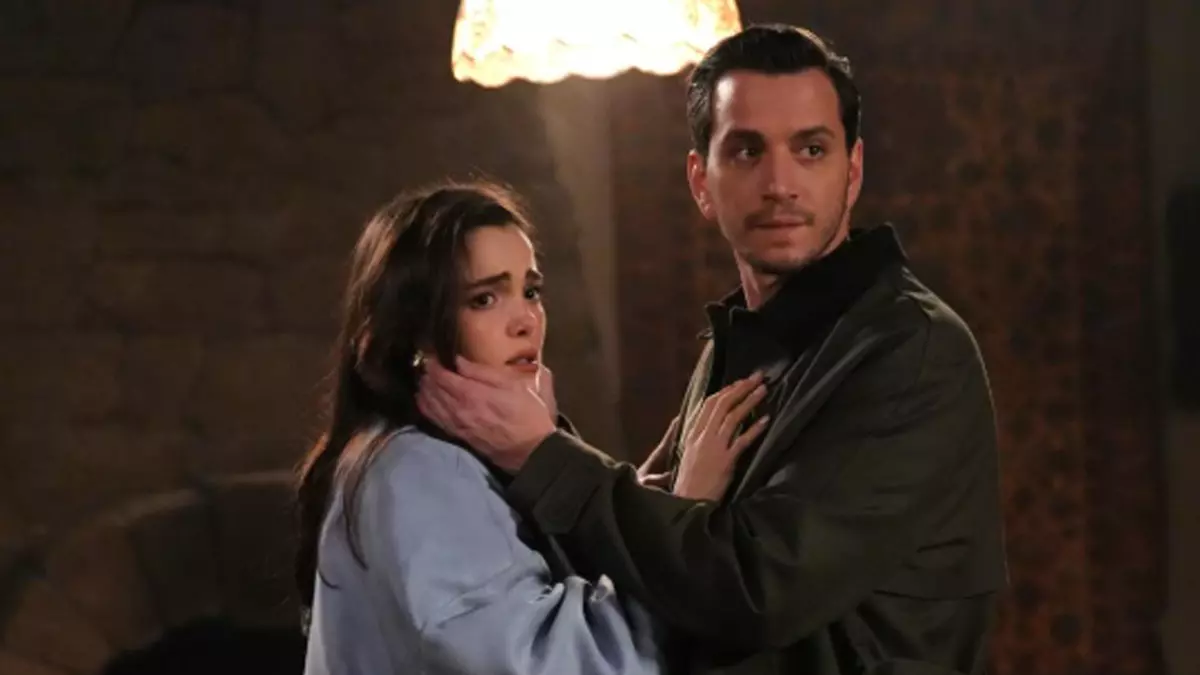 Kamuoyunda büyük yankı uyandıran bu haberde, Düğün fotoğrafları silindi, ayrılık