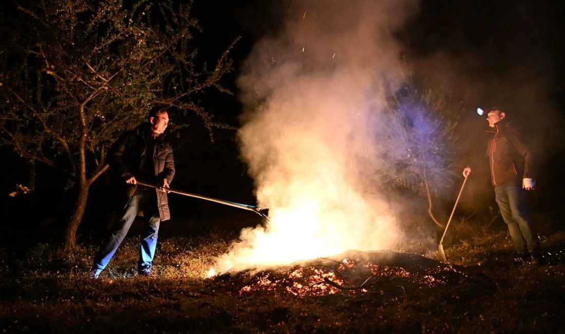 Kamuoyunu yakından ilgilendiren bu haberde, Badem Bahçelerinde Soğuk Savaşı: Dumanla
