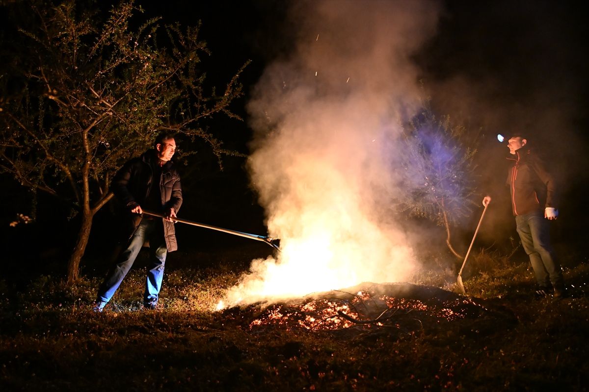 Kamuoyunu yakından ilgilendiren bu haberde, Badem Bahçelerinde Soğuk Savaşı: Dumanla