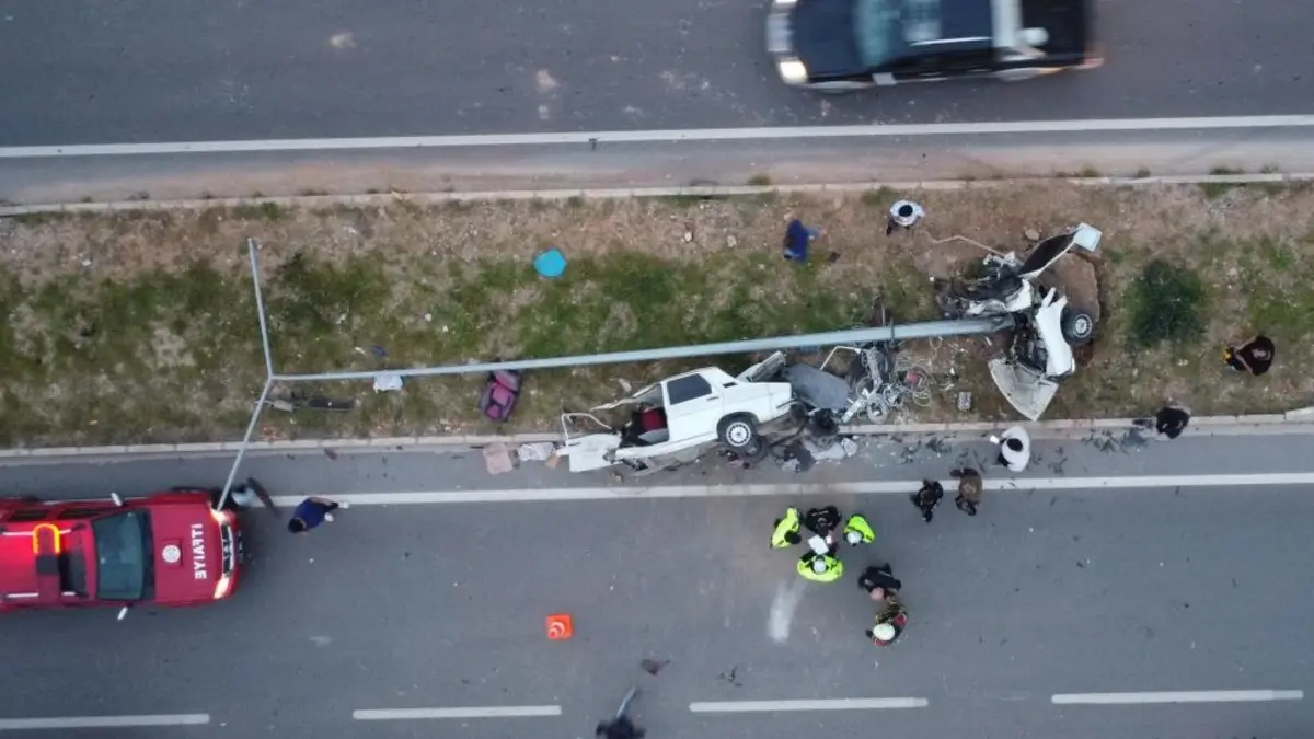 Merakla takip edilen bu gelişmede, Mersin’de Feci Trafik Kazası: Araç