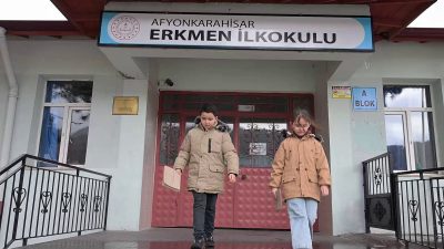 Minik Yüreklerden Polislere Anlamlı Sürpriz: 181. Yılın En Güzel Hediyesi Kamuoyunu yakından ilgilendiren bu haberde, Öğrencilerin Kaleminden Polislere Duygu Yüklü