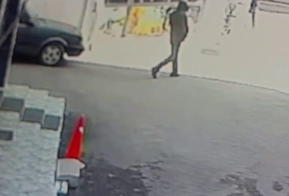 Nevşehir’de Silahlı Saldırı: Çakmakla Karşılık Verdi Yapılan açıklamalar doğrultusunda, Eskişehir’de Taksiciler Martı TAG Sürücüsüne Saldırıp Gasp