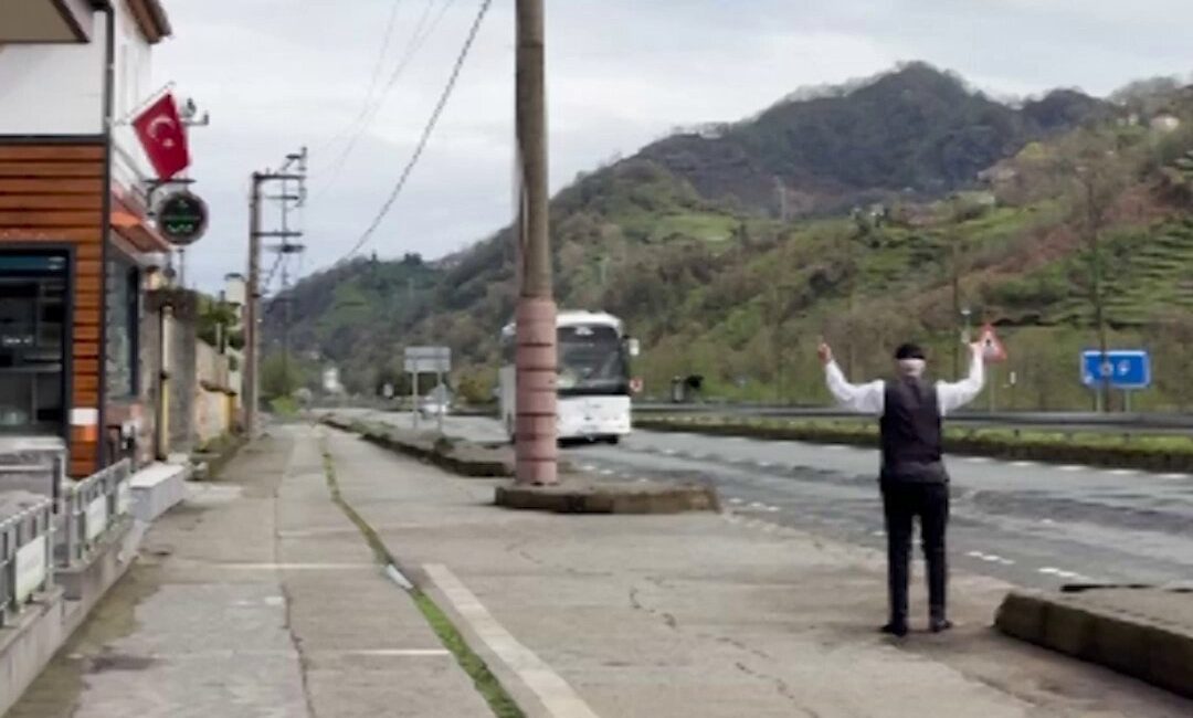 Tüm gözlerin çevrildiği bu gelişmede, Of’ta çay fabrikası çalışanı tur