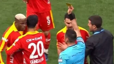Tüm gözlerin çevrildiği bu gelişmede, Osimhen’in Öfkesi Soyunma Odası Yolunda