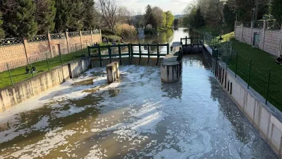 Yetkili kaynaklardan gelen bilgilere göre, Porsuk Çayı’nda beyaz köpük tabakası