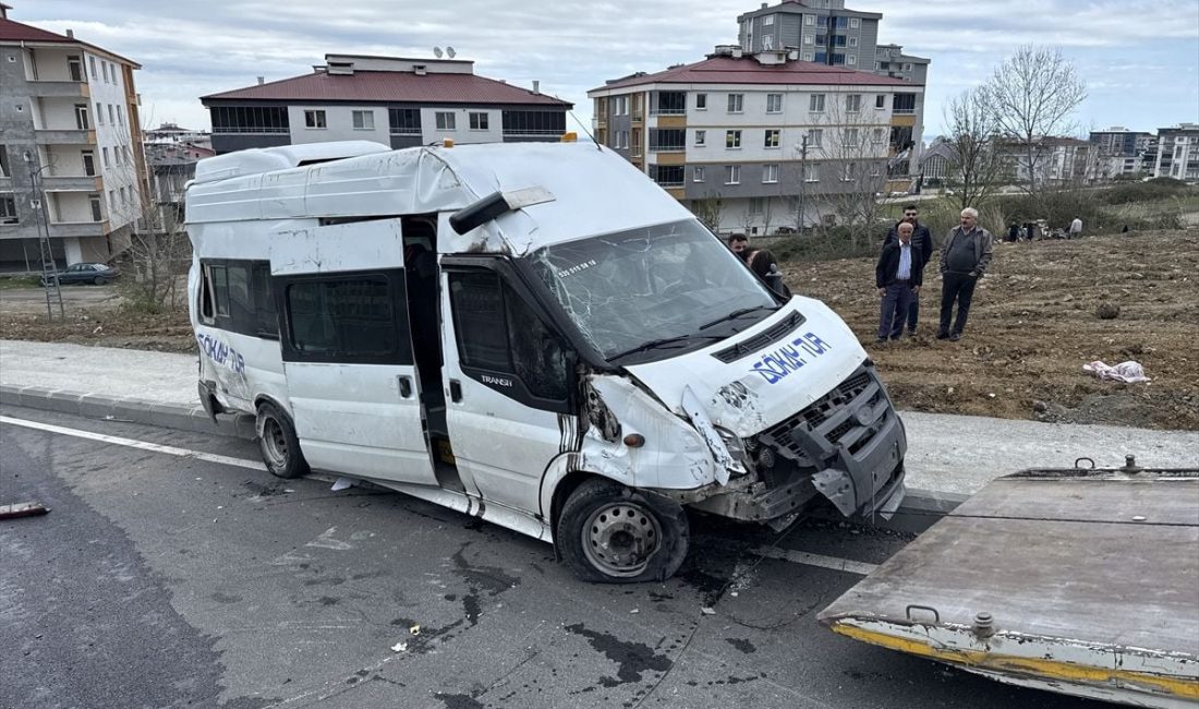 Samsun’da Okul Servisi Kazası: 1 Yaralı Merakla takip edilen bu gelişmede, Trafik Kazasında Okul Servisi Devrildi