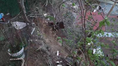 Sarıyer’de Toprak Kayması: 6 Bina Tahliye Edildi, Vatandaşlar Tepkili Merakla takip edilen bu gelişmede, Sarıyer’de Toprak Kayması: 6 Bina