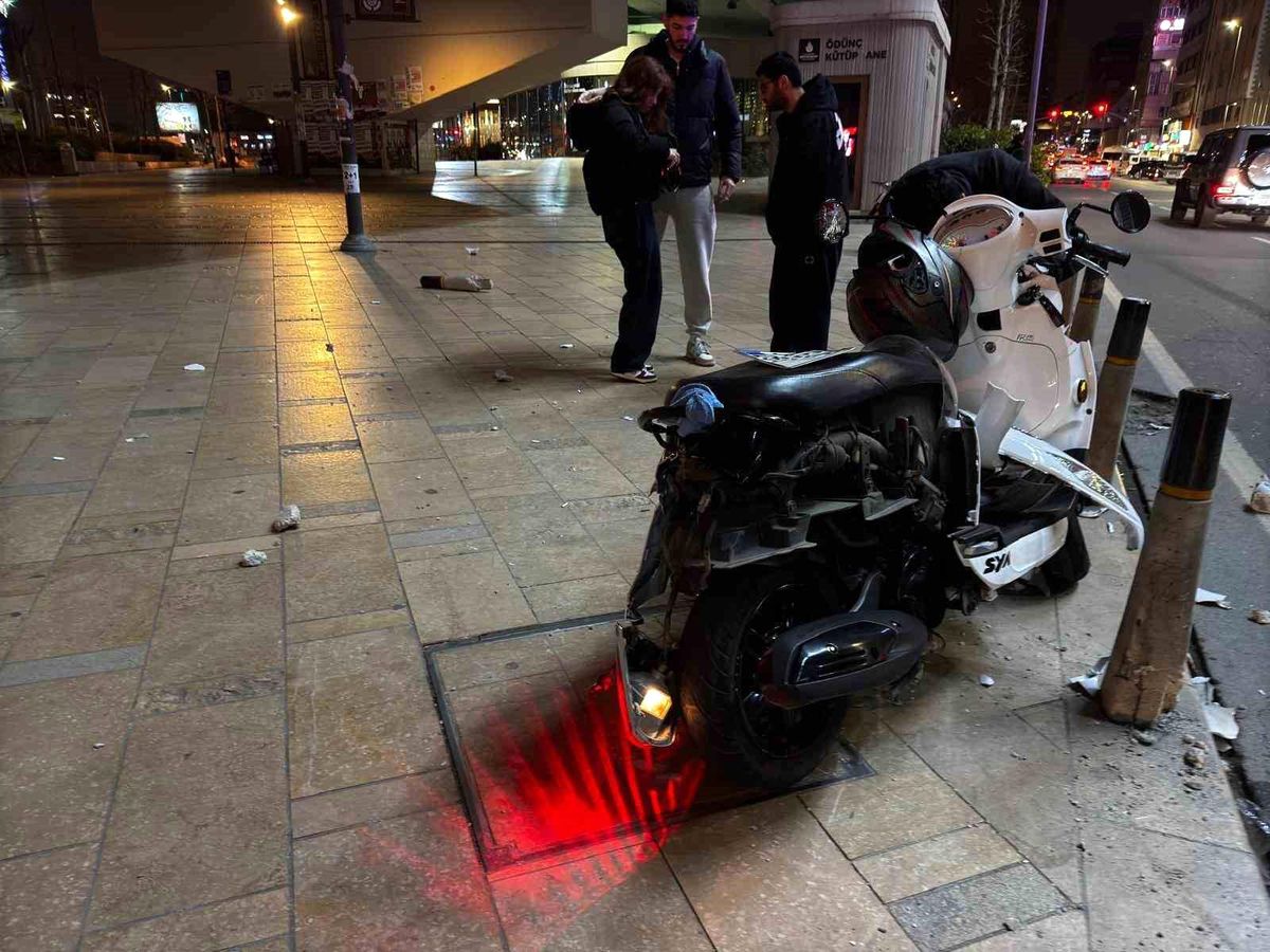 Tüm gözlerin çevrildiği bu gelişmede, İstanbul’un işlek caddesinde trafik kazası