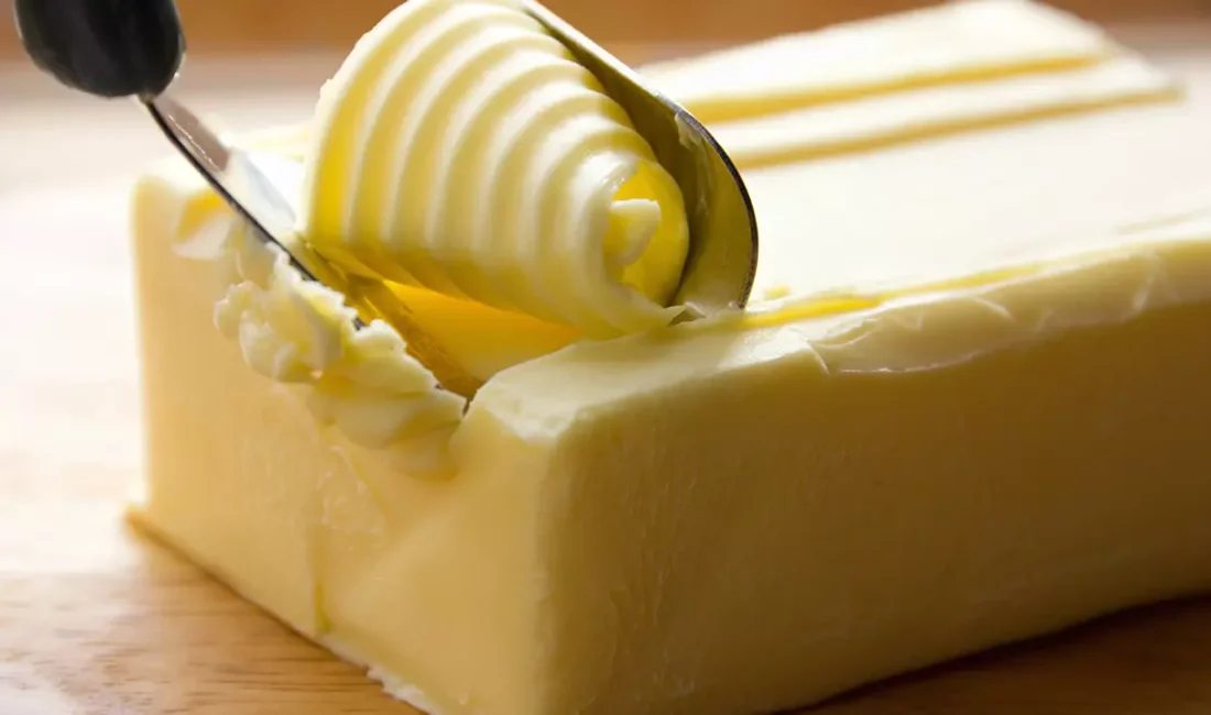 Tereyağınız Acılaşıyorsa Nedeni Bu: Bilirkişilar Saklama Hatalarını Sıraladı Tüm gözlerin çevrildiği bu gelişmede, Tereyağı Saklama Hataları Lezzeti ve