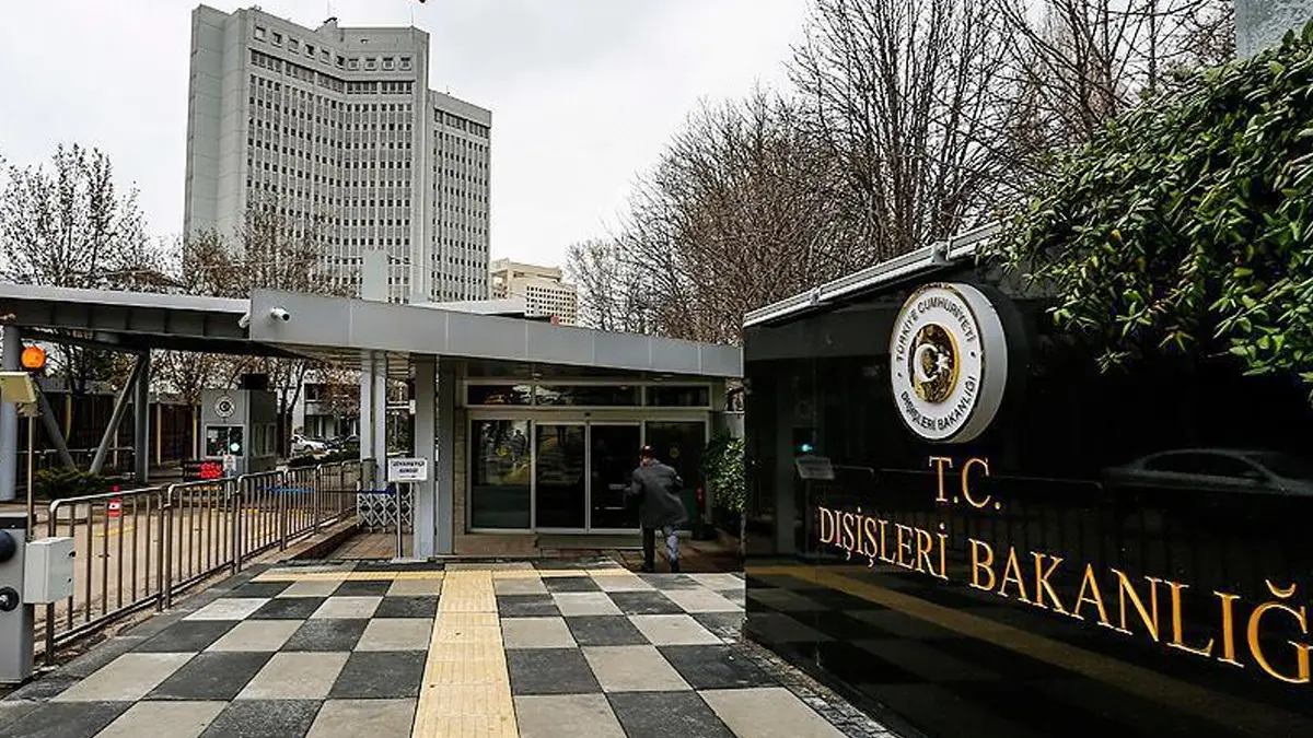 Tüm gözlerin çevrildiği bu gelişmede, Türkiye Cumhuriyeti Dışişleri Bakanlığı, Mali’de