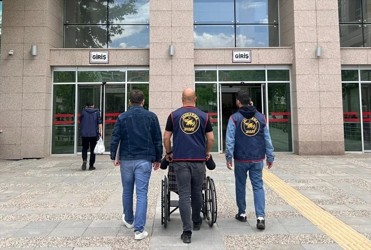 Tüm gözlerin çevrildiği bu gelişmede, Jandarma operasyonuyla bakımevinde yakalandı Batman