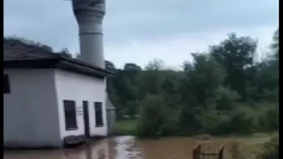Bilecik’in Pazaryeri ilçesinde aniden bastıran şiddetli sağanak yağış, günlük yaşamı