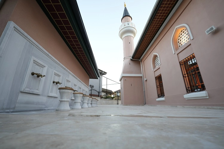 Boğaz’ın İncisi Kandilli Camii Restorasyonun Ardından Yeniden İbadete Açıldı