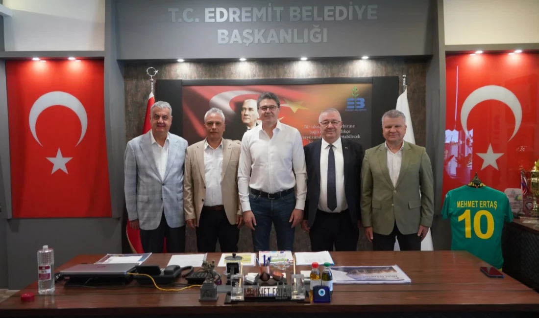 Balıkesir’in Edremit ilçesinde, Kurban Bayramı’nın üçüncü gününde geleneksel bayramlaşma merasimi