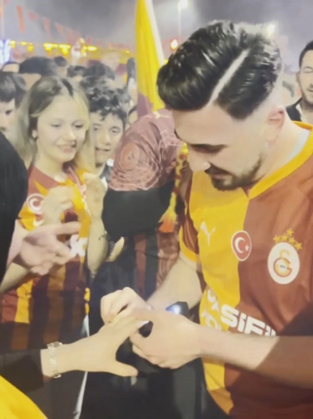 Yetkili kaynaklardan gelen bilgilere göre, Şampiyonluk Coşkusuna Romantik Dokunuş Galatasaray’ın