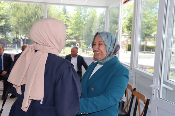 Merakla takip edilen bu gelişmede, İscehisar’da bayram geleneği protokol katılımıyla