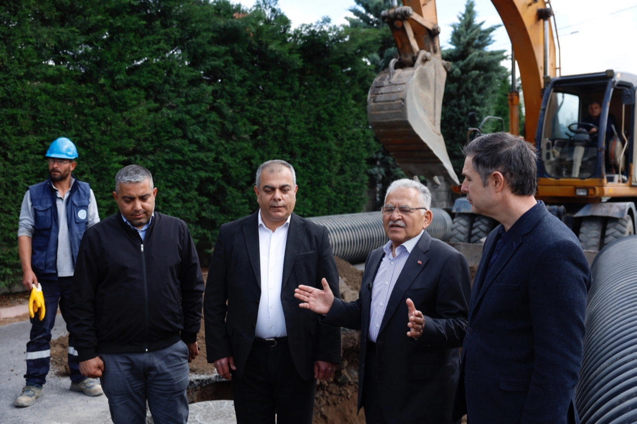 Kayseri Büyükşehir Belediye Başkanı Dr. Memduh Büyükkılıç, Erenköy Mahallesi’nde KASKİ
