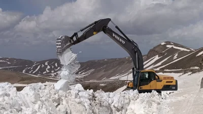 Kamuoyunu yakından ilgilendiren bu haberde, Nemrut’un 10 Metrelik Kar Engeli