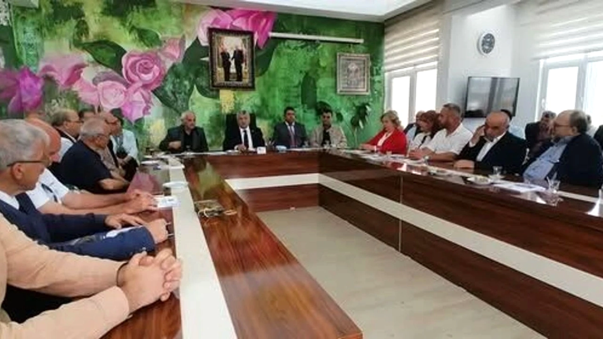 Isparta’nın Senirkent ilçesinde, belediye tarafından her yıl geleneksel olarak düzenlenen