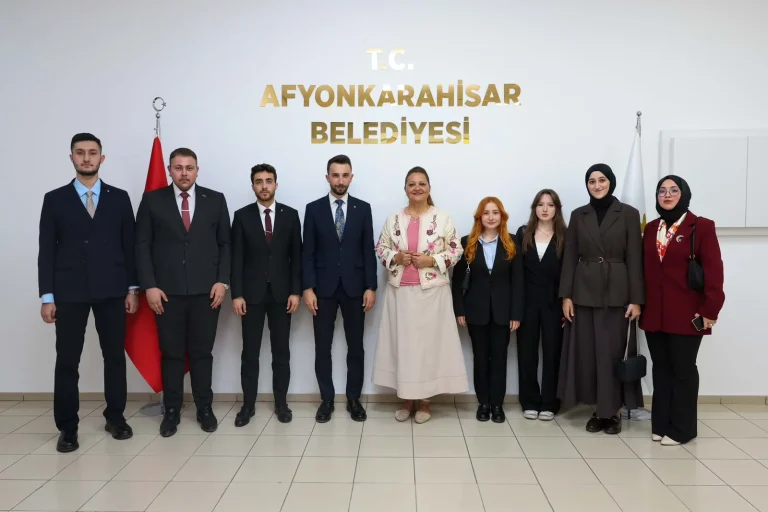 AK PARTİ GENÇLİK KOLLARI’NDAN BAŞKAN KÖKSAL’A ZİYARET