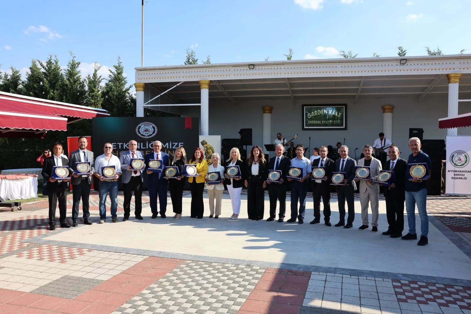 Baro’dan Yıllanmış Avukatlara Plaket