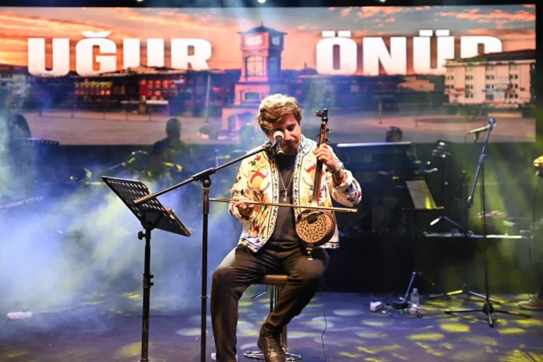 Emirdağ’da Festival Coşkusu Uğur Önür Konseriyle Başladı