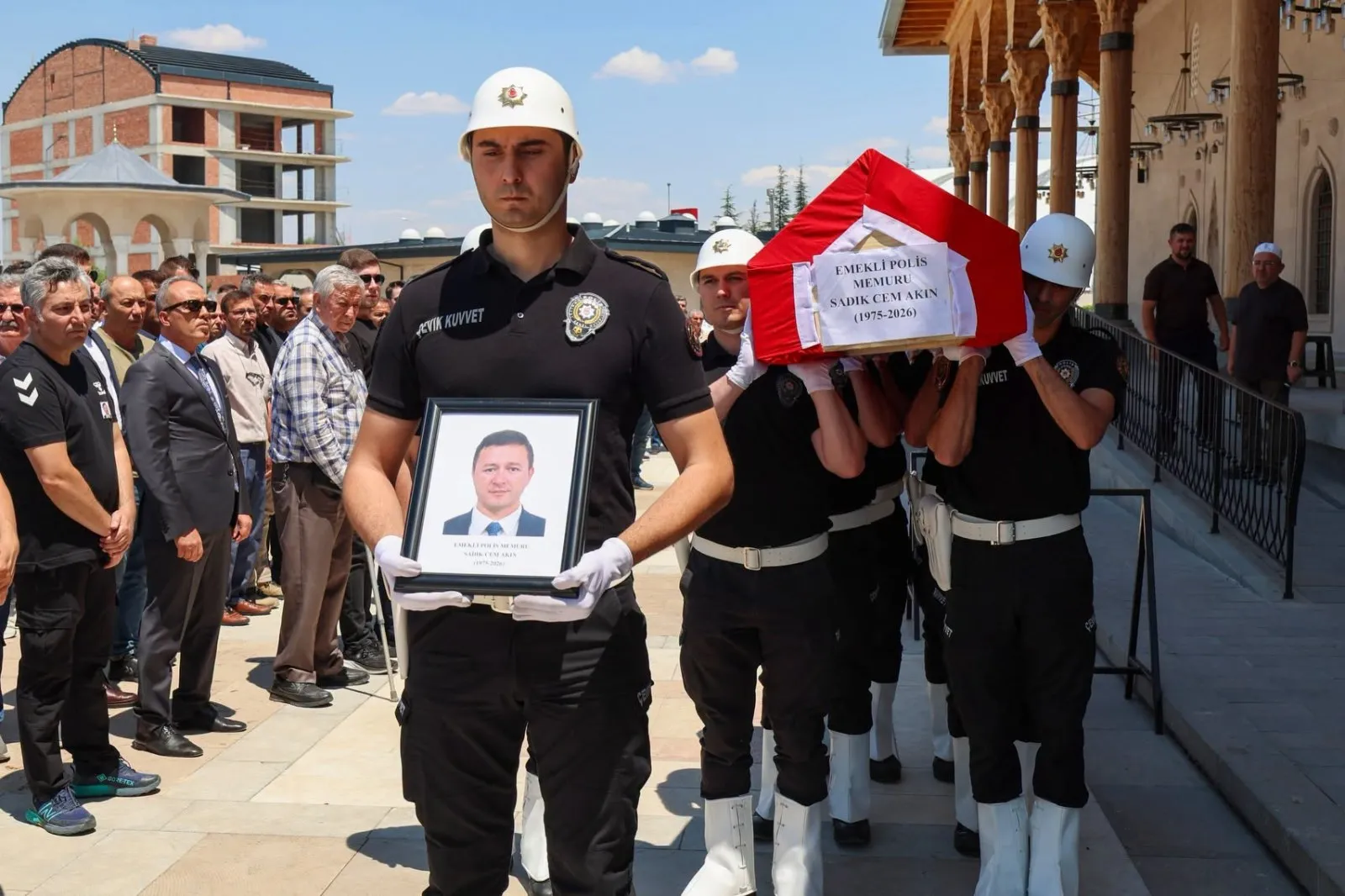 Vali Aktaş, Akın’ın Cenaze Namazına Katıldı