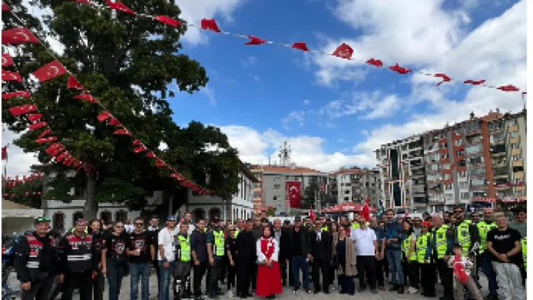 272 PMS’ten Görkemli Zafer Korteji! Afyonkarahisar’da Bayraklar Dalgalandı